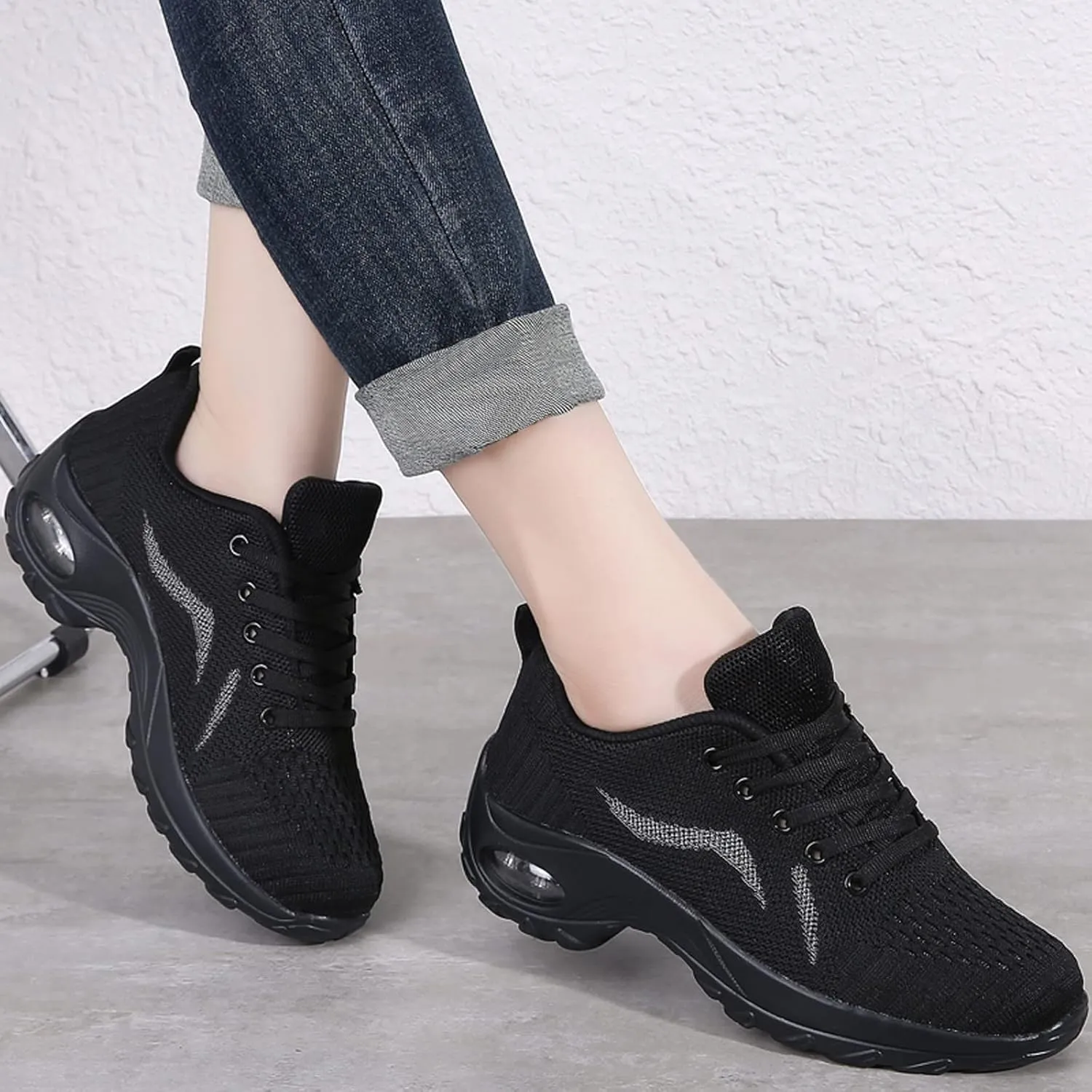 Classic Athletic Skateboard Sneakers for Women Comfortable Breathable Knitted Sneakers Shoe for Elderly Women