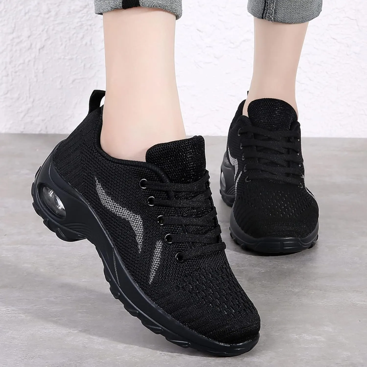 Classic Athletic Skateboard Sneakers for Women Comfortable Breathable Knitted Sneakers Shoe for Elderly Women