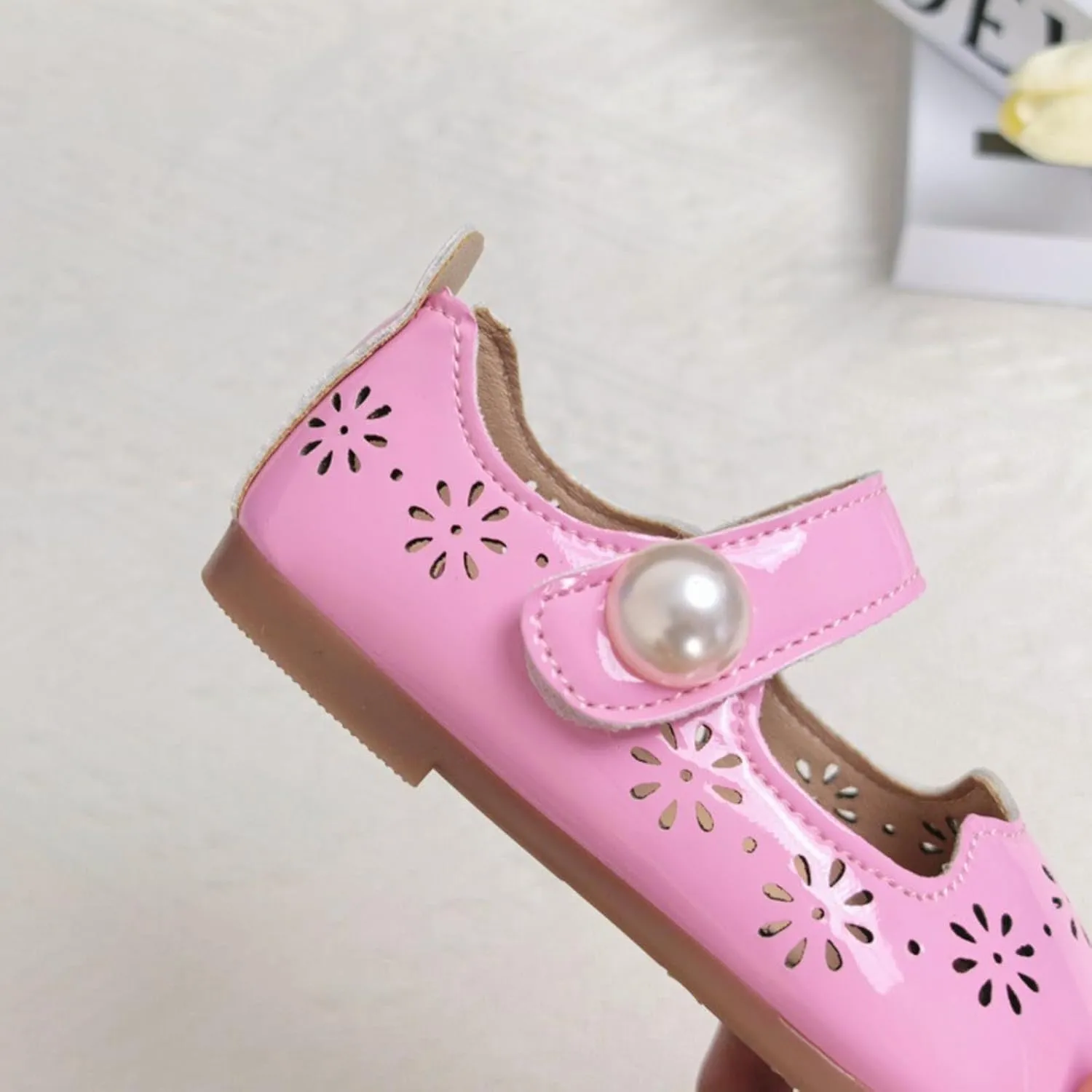 Dress Sandals Ankle Strap New Girls Princess Shoes With Hollow Out Design Fashionable Soft Soled Leather Shoes