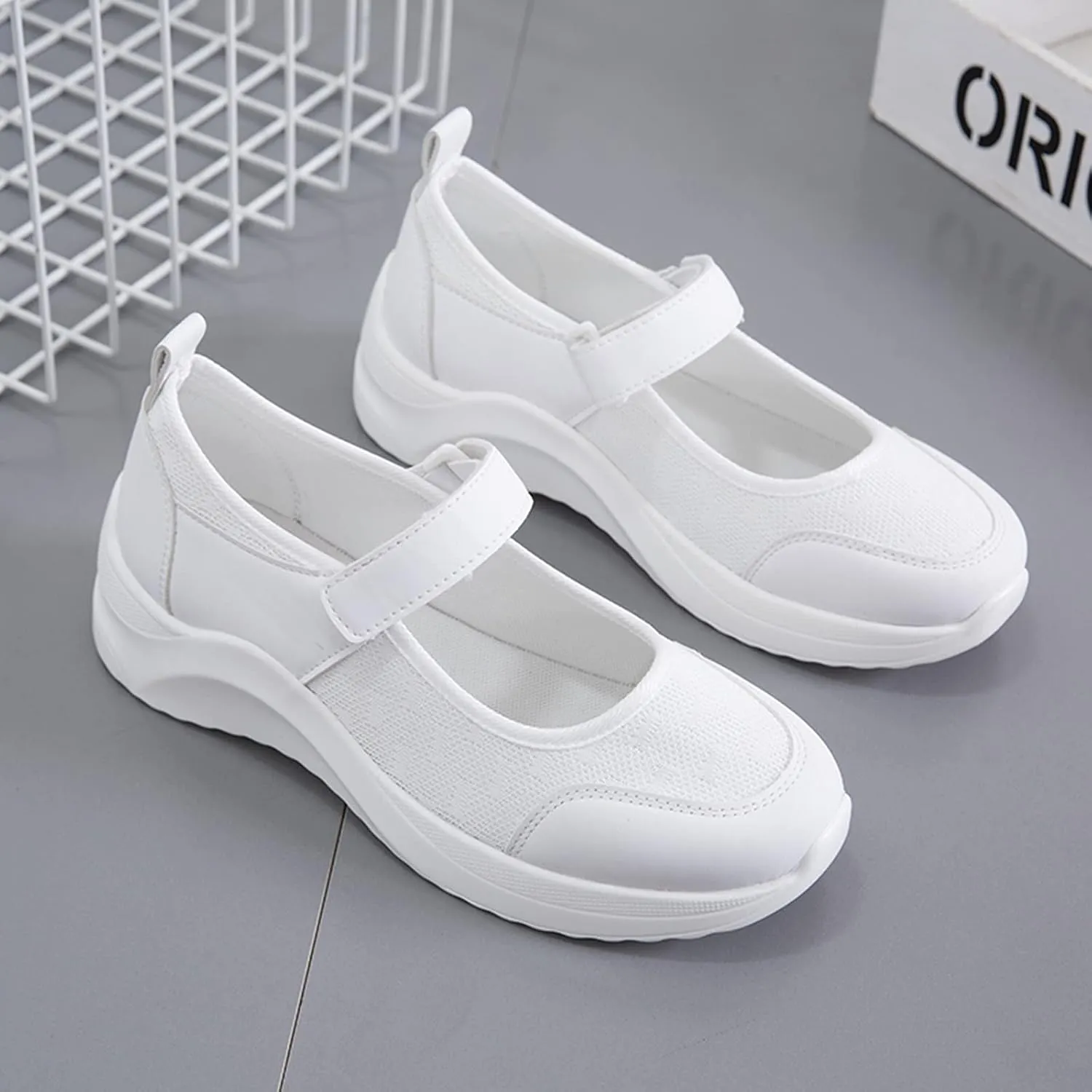 Women Slip On Casual Sneakers Comfortable Walking Shoes Lightweight Canvas Flats Non Slip Breathable Loafers