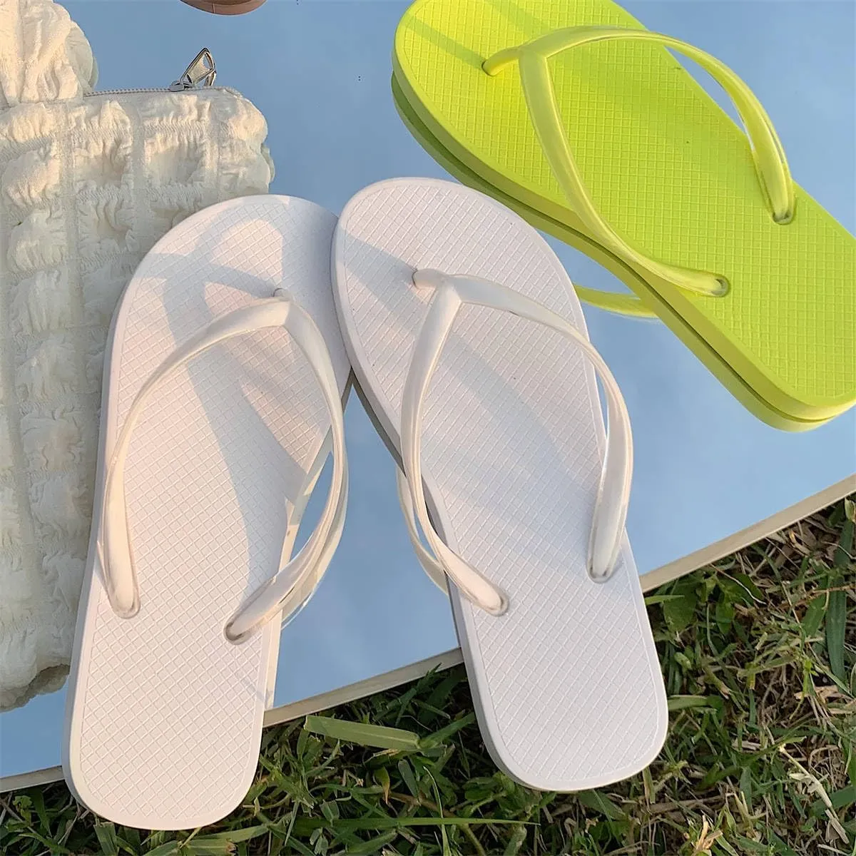 Women's Flip Flops Lightweight Women Beach Sandals Non Slip Adult Flip-flop Outdoor