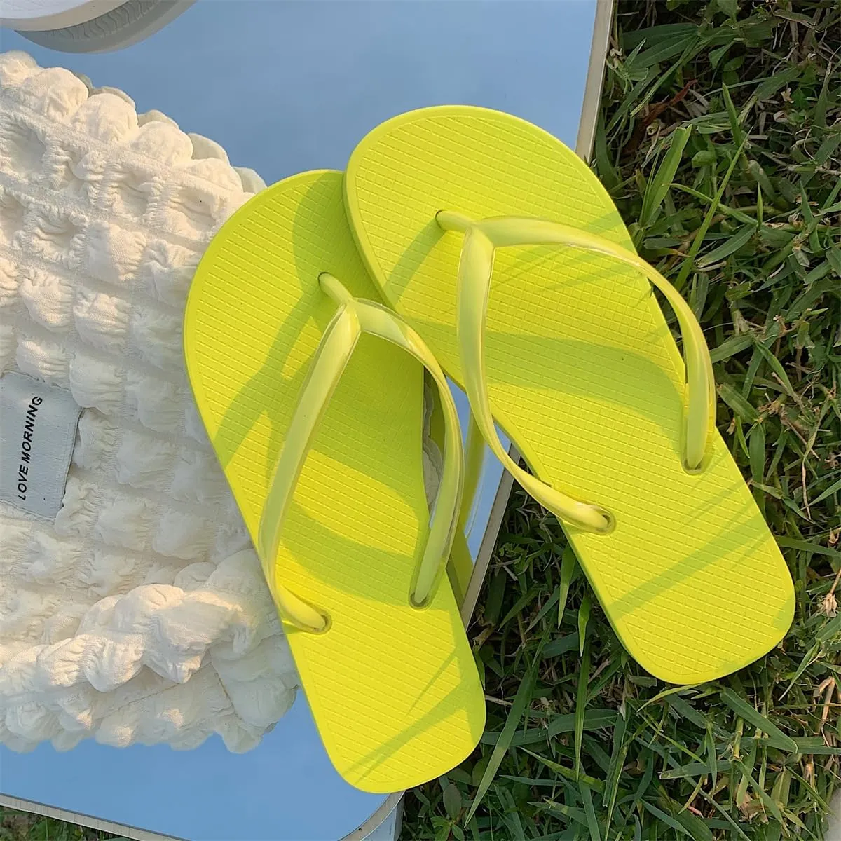 Women's Flip Flops Lightweight Women Beach Sandals Non Slip Adult Flip-flop Outdoor