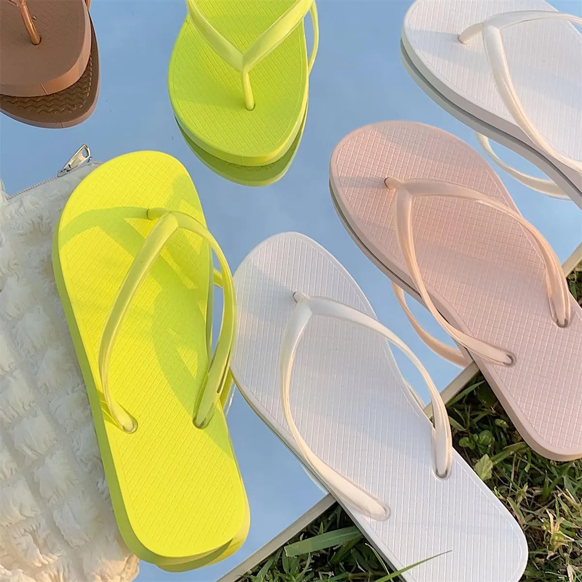 Women's Flip Flops Lightweight Women Beach Sandals Non Slip Adult Flip-flop Outdoor