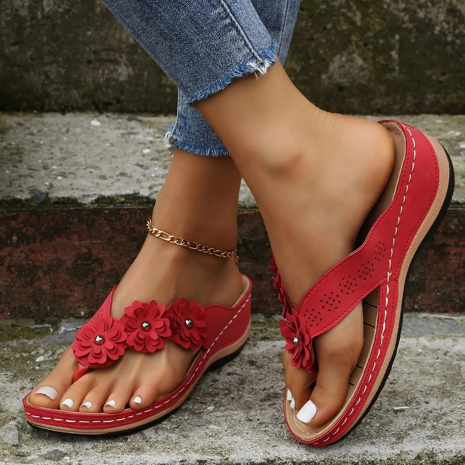 Women's Wedge Flip Flops Breathable Summer Beach Slippers Versatile Dressy Sandals Cushioned Slip-On Slides