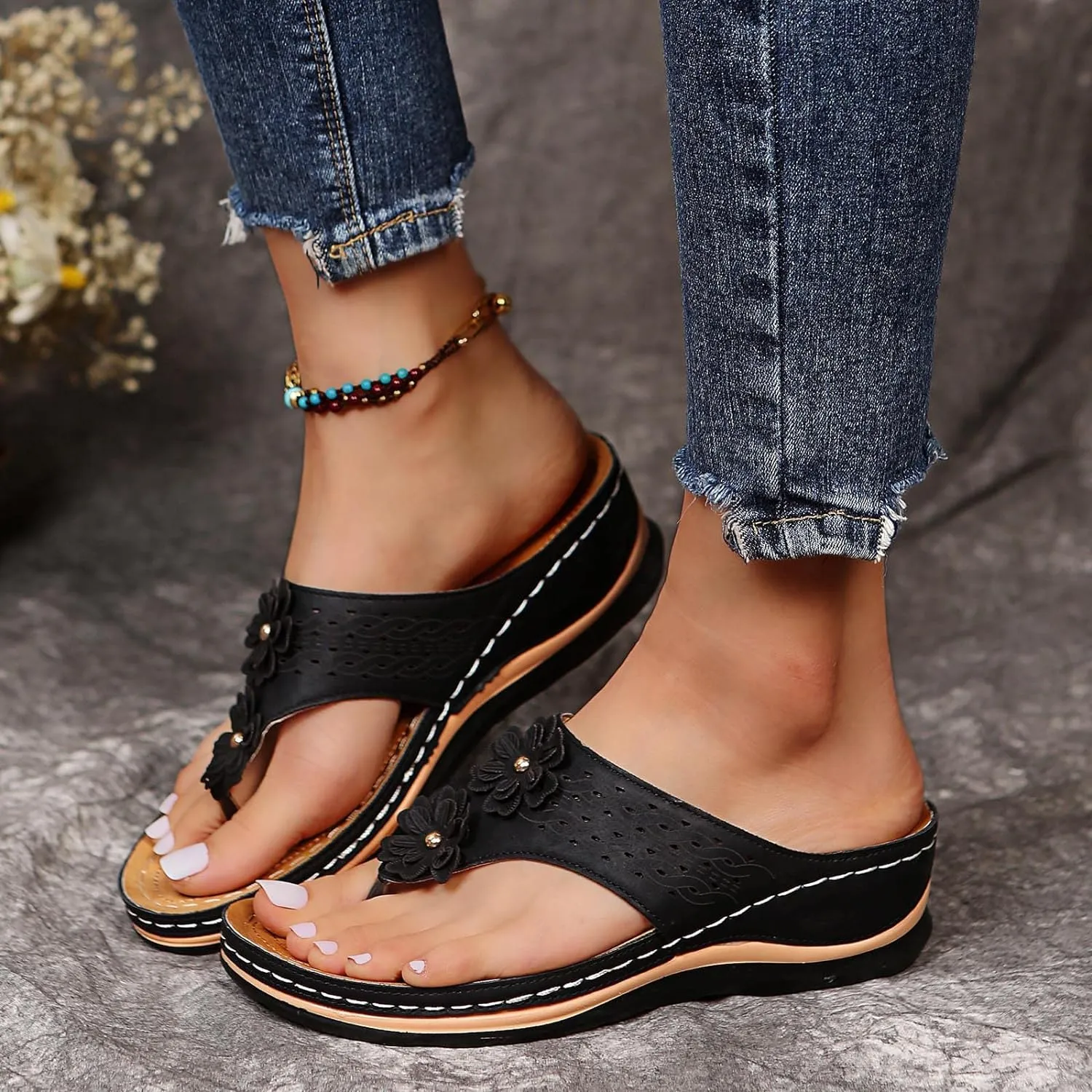 Women's Wedge Flip Flops Breathable Summer Beach Slippers Versatile Dressy Sandals Cushioned Slip-On Slides