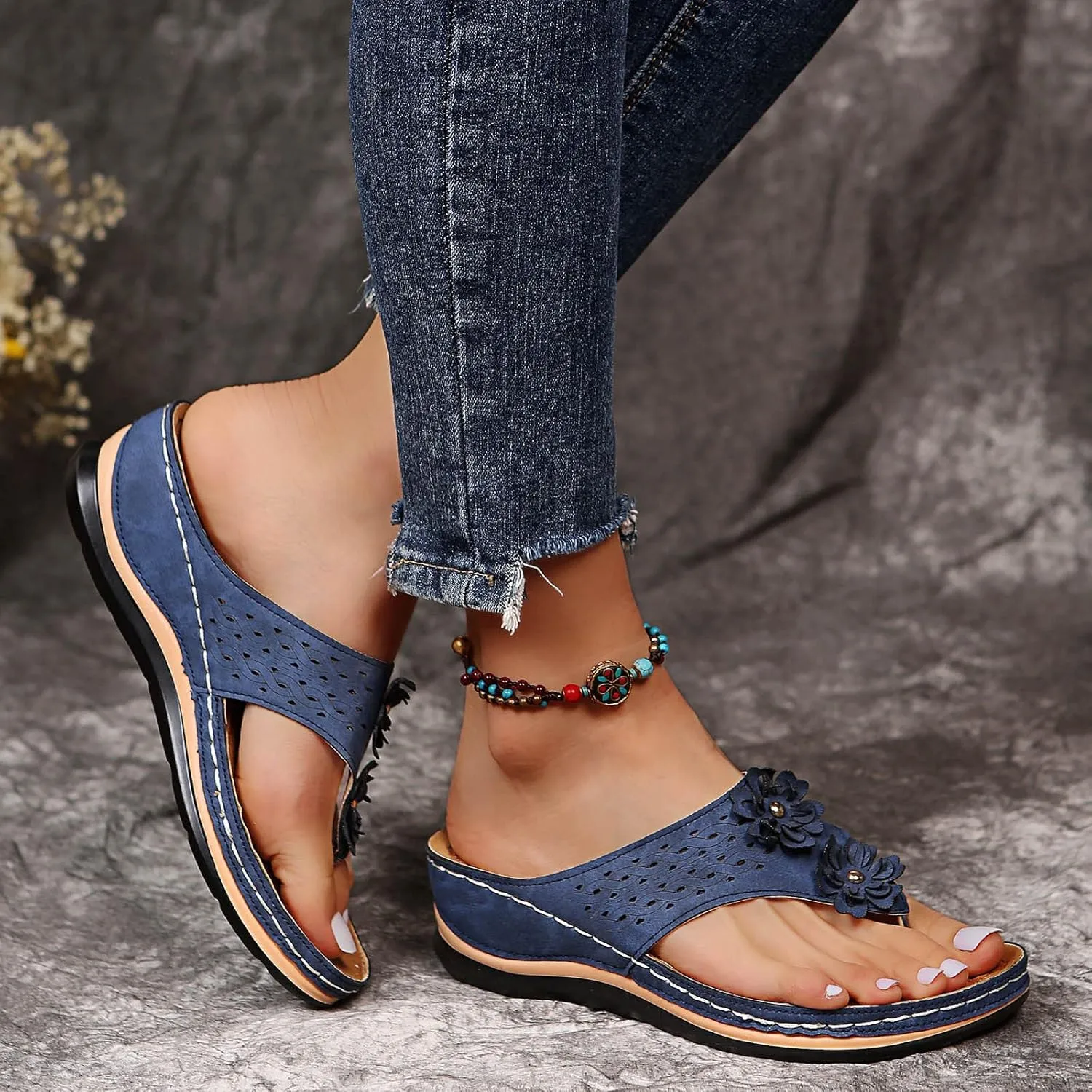 Women's Wedge Flip Flops Breathable Summer Beach Slippers Versatile Dressy Sandals Cushioned Slip-On Slides