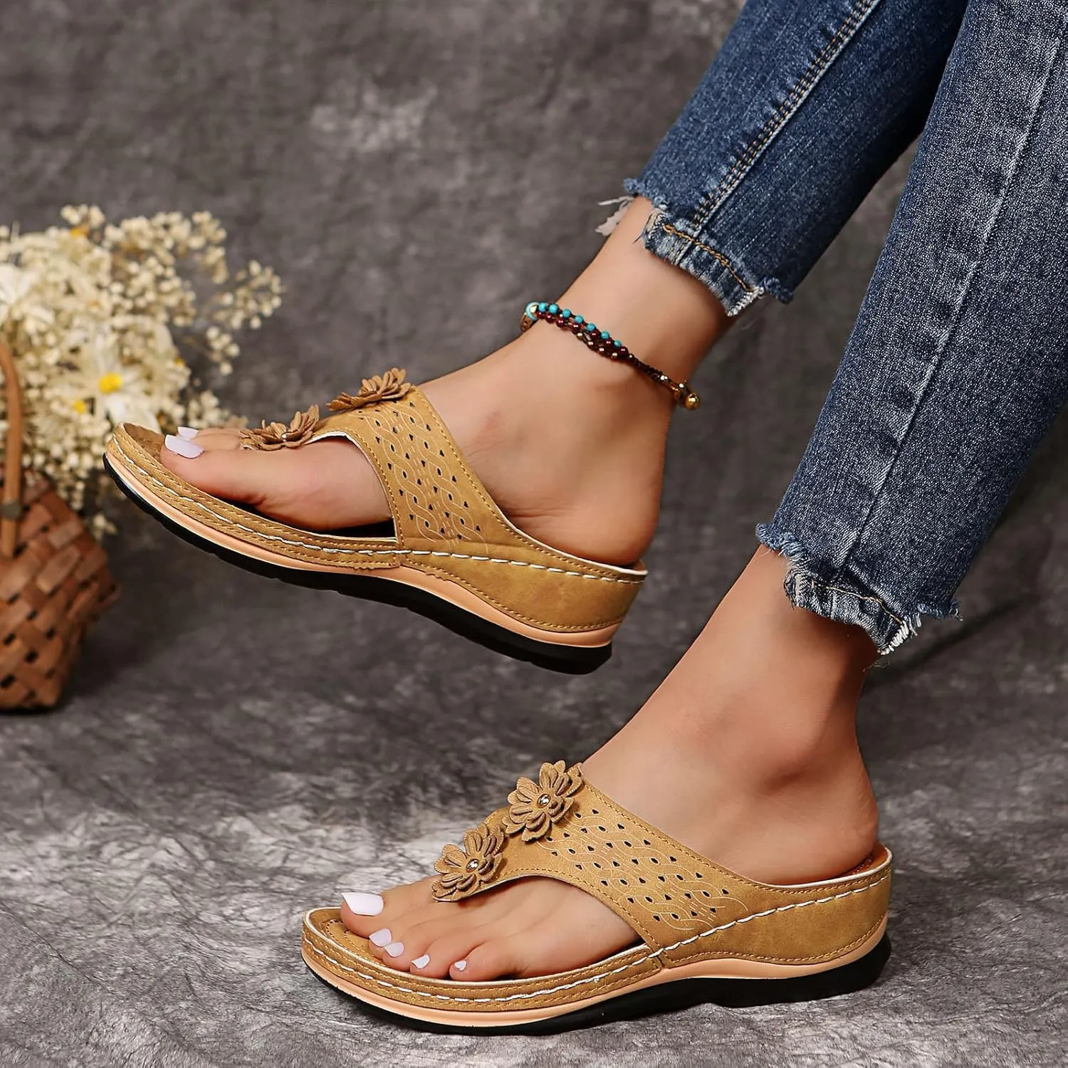 Women's Wedge Flip Flops Breathable Summer Beach Slippers Versatile Dressy Sandals Cushioned Slip-On Slides