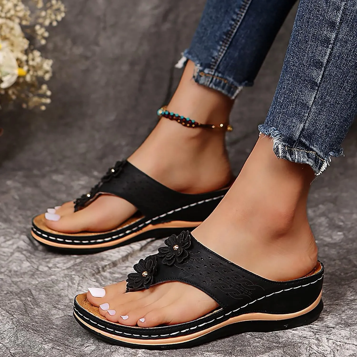 Women's Wedge Flip Flops Breathable Summer Beach Slippers Versatile Dressy Sandals Cushioned Slip-On Slides
